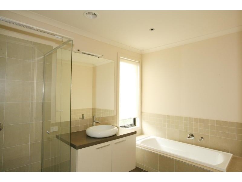 16 Munro Drive, Wyndham Vale VIC 3024