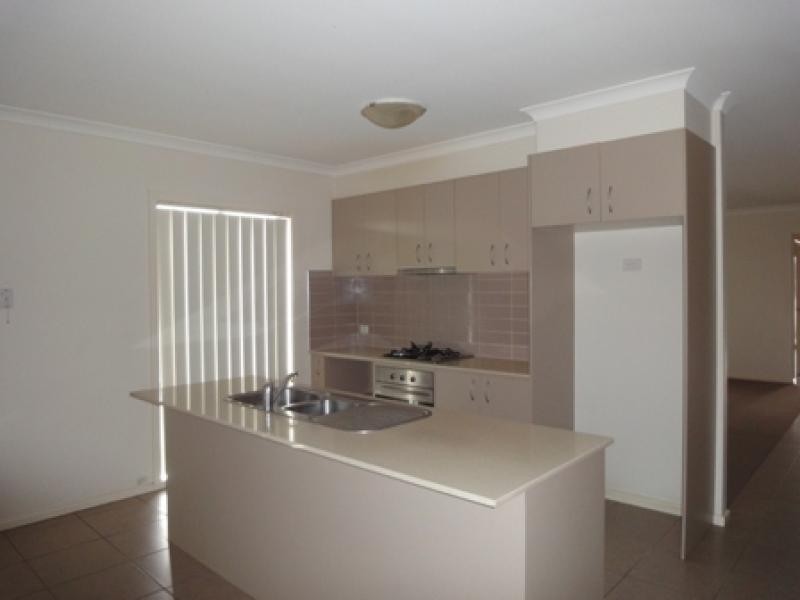 30 Loretta Boulevard, Tarneit VIC 3029