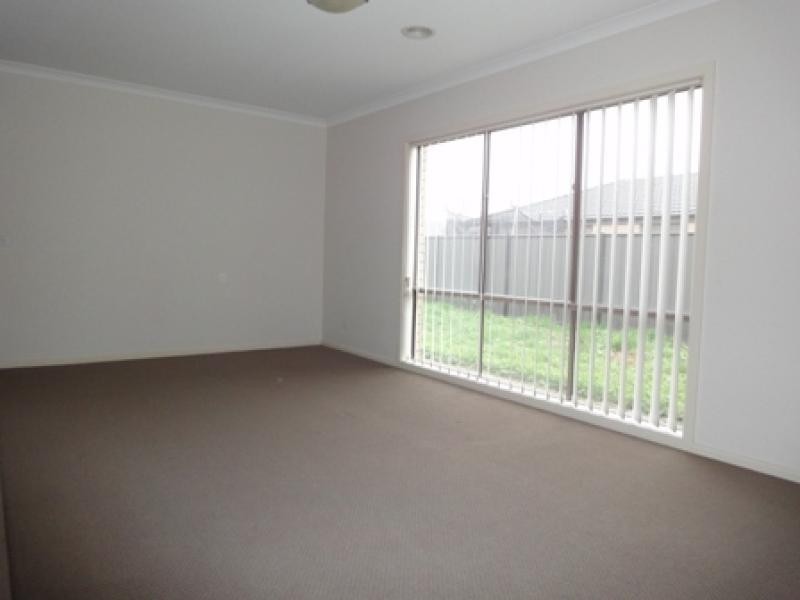 30 Loretta Boulevard, Tarneit VIC 3029