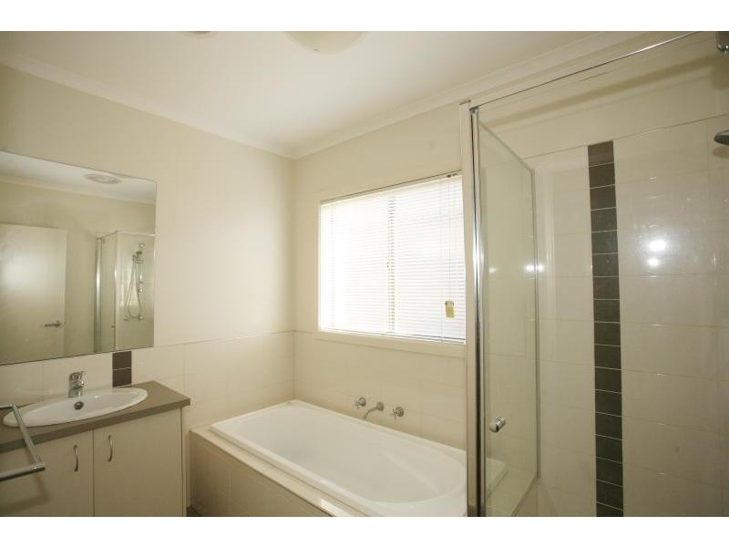 30 Loretta Boulevard, Tarneit VIC 3029