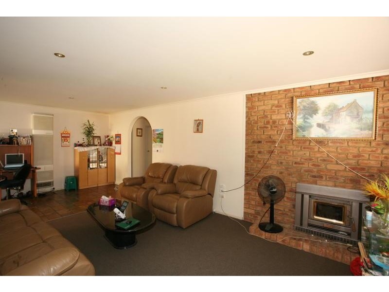 16A Daphne Crescent, Werribee VIC 3030