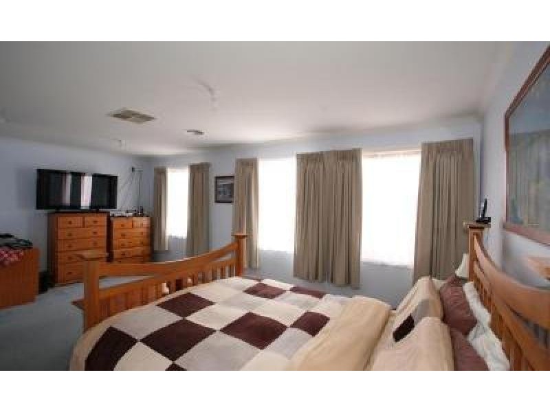 1 Trentham Close, Hoppers Crossing VIC 3029