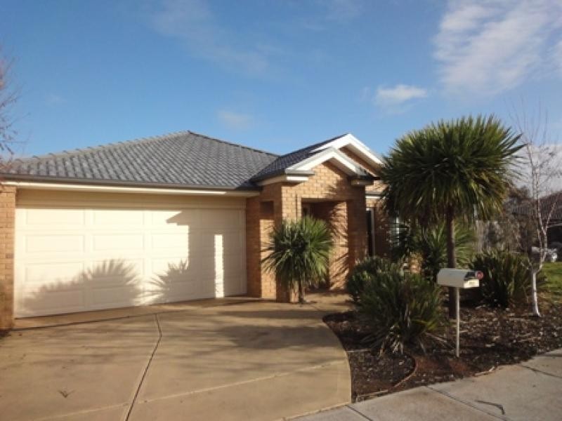 4 Ellesmere Way, Truganina VIC 3029
