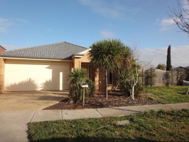 4 Ellesmere Way, Truganina VIC 3029