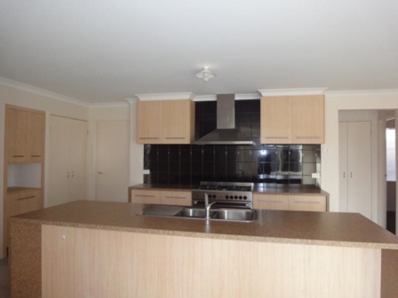 4 Ellesmere Way, Truganina VIC 3029