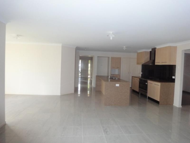 4 Ellesmere Way, Truganina VIC 3029