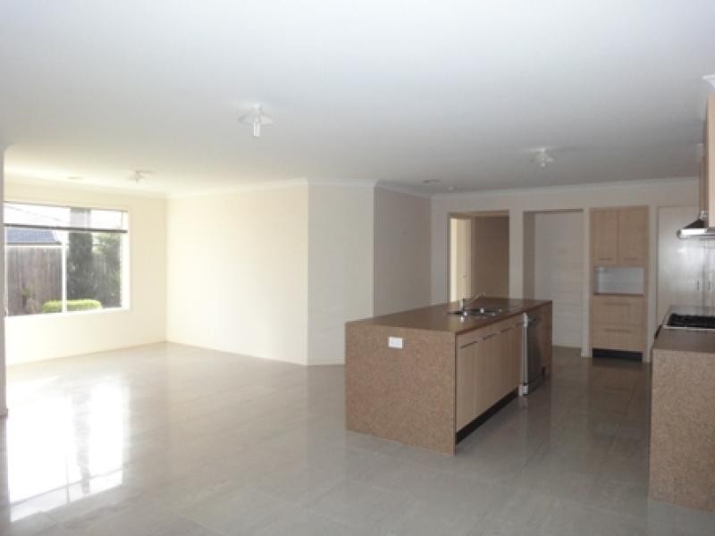4 Ellesmere Way, Truganina VIC 3029