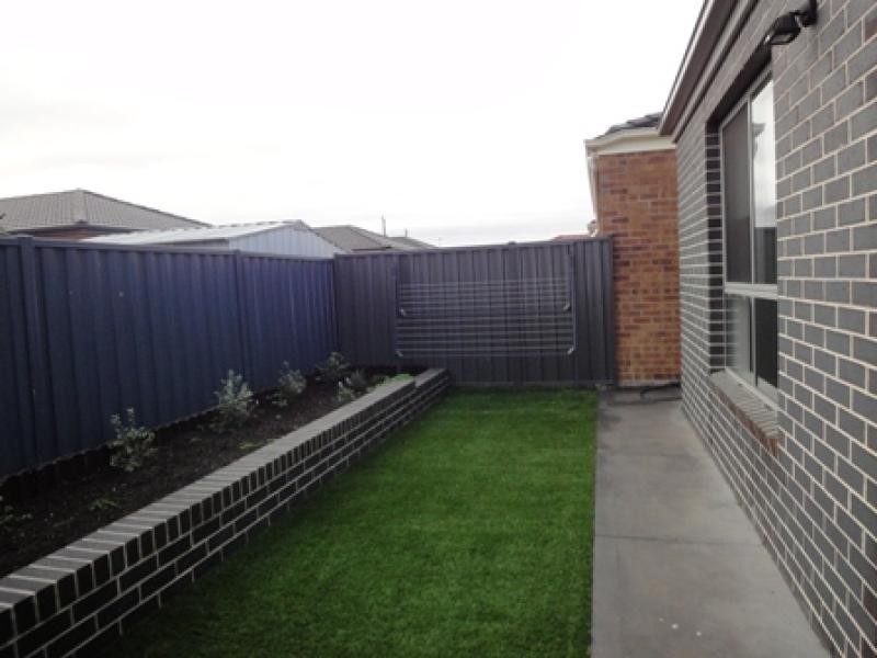 Unit 2/10 Yale Court, Truganina VIC 3029