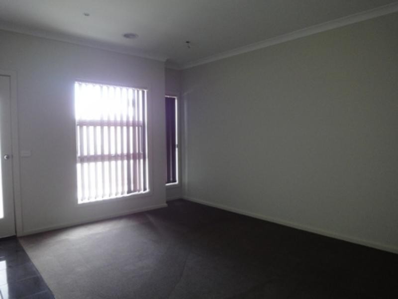 Unit 1/8 Horseshoe Circuit, Truganina VIC 3029