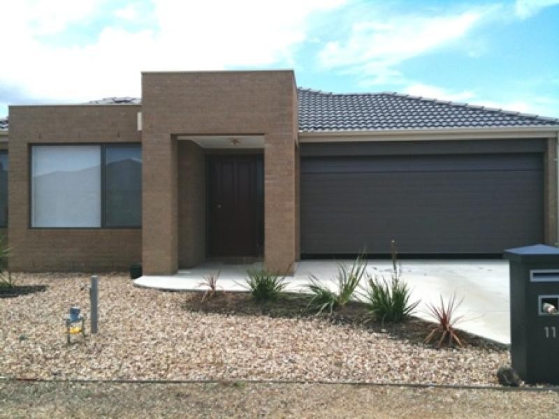 11 Dunlin Crescent, Williams Landing VIC 3027