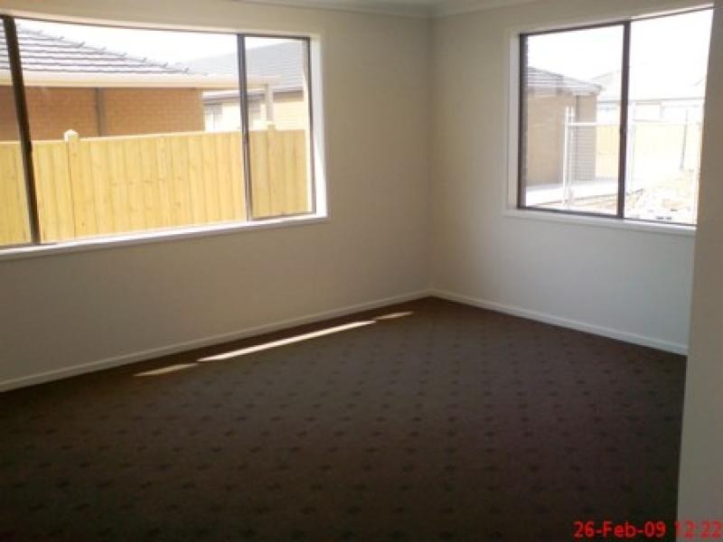 11 Dunlin Crescent, Williams Landing VIC 3027