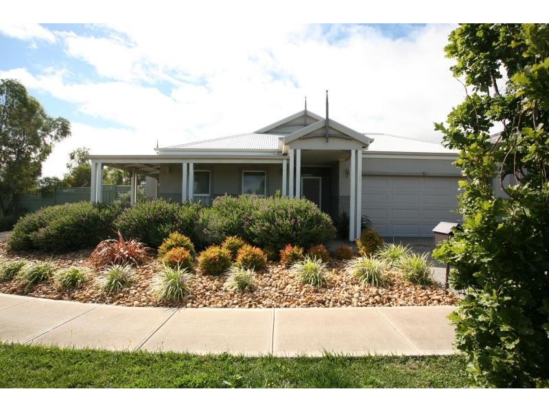 18 Jade Crescent, Wyndham Vale VIC 3024