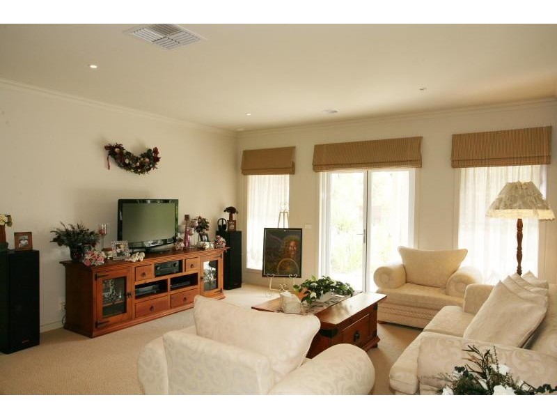 18 Jade Crescent, Wyndham Vale VIC 3024