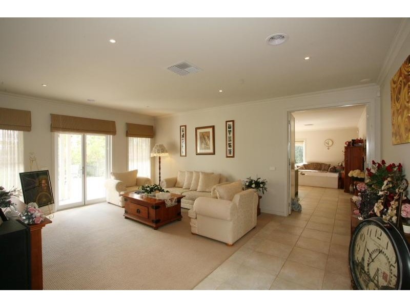 18 Jade Crescent, Wyndham Vale VIC 3024