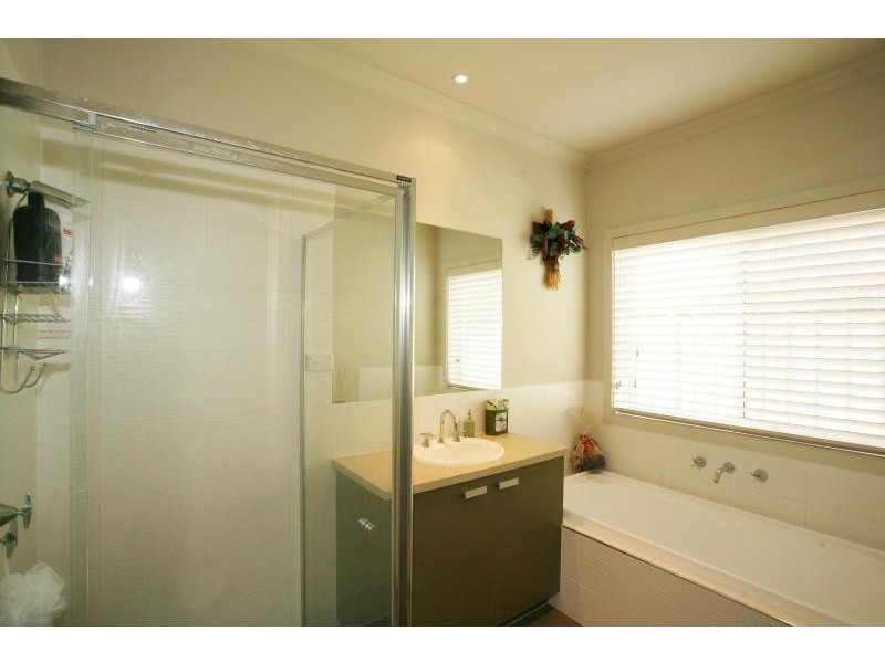 18 Jade Crescent, Wyndham Vale VIC 3024