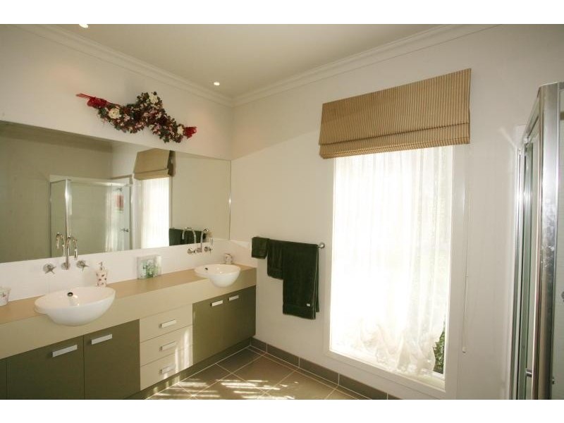 18 Jade Crescent, Wyndham Vale VIC 3024