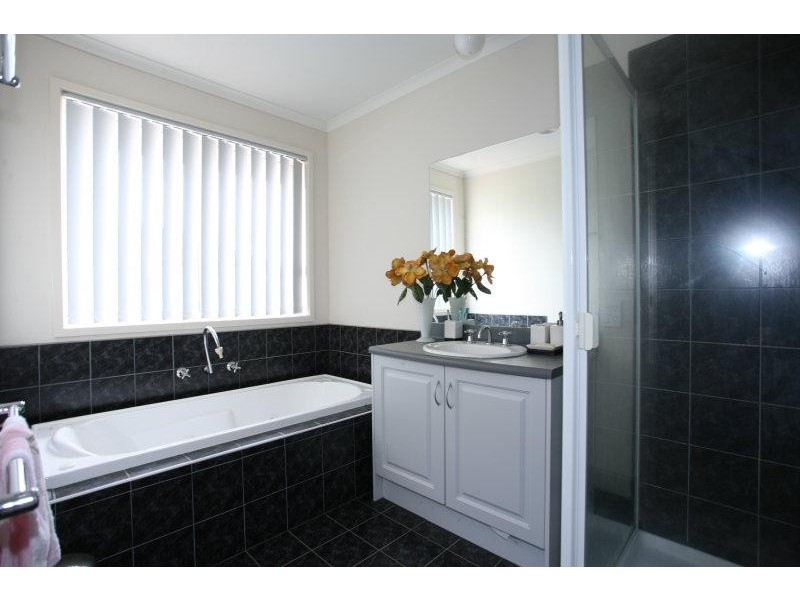 12 Hindmarsh Drive, Wyndham Vale VIC 3024