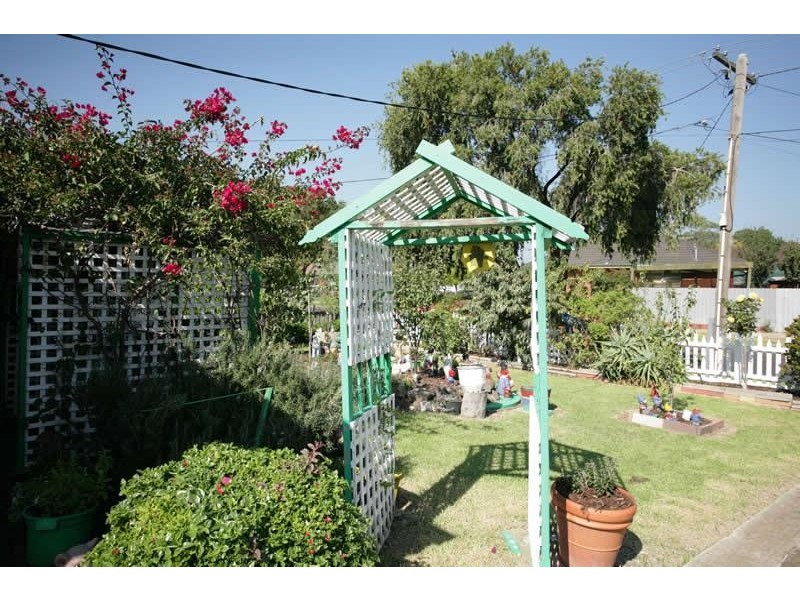 27 Henderson Street, Laverton VIC 3028