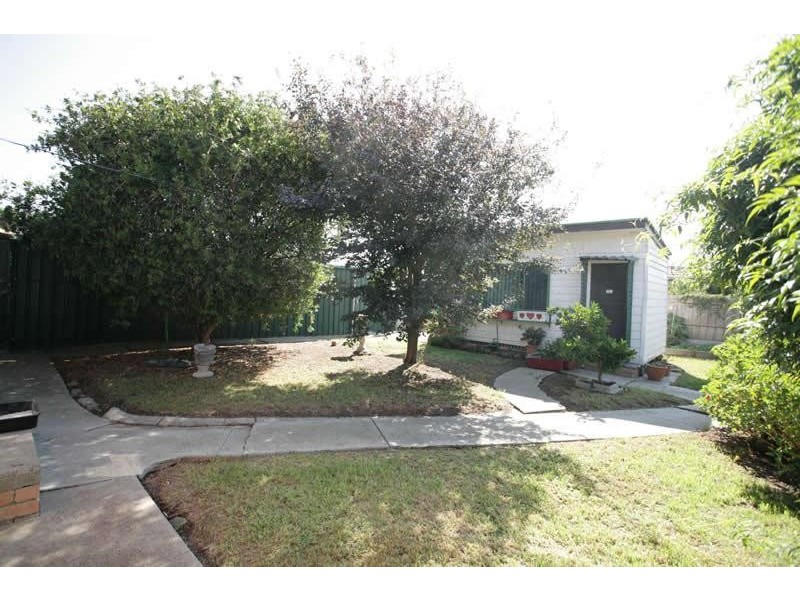 27 Henderson Street, Laverton VIC 3028