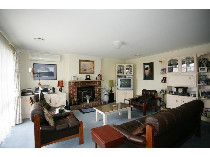 27 Ashton Crescent, Hoppers Crossing VIC 3029