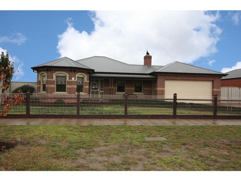 42 Caradon Drive, Truganina VIC 3029