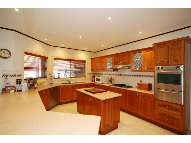 42 Caradon Drive, Truganina VIC 3029