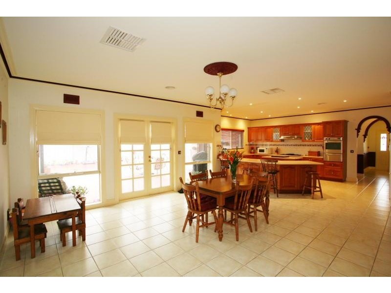 42 Caradon Drive, Truganina VIC 3029
