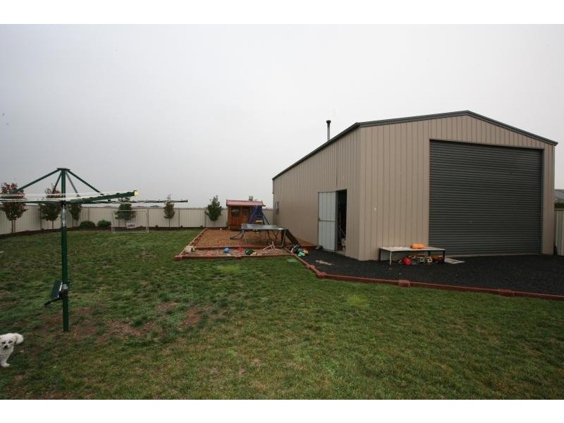 42 Caradon Drive, Truganina VIC 3029