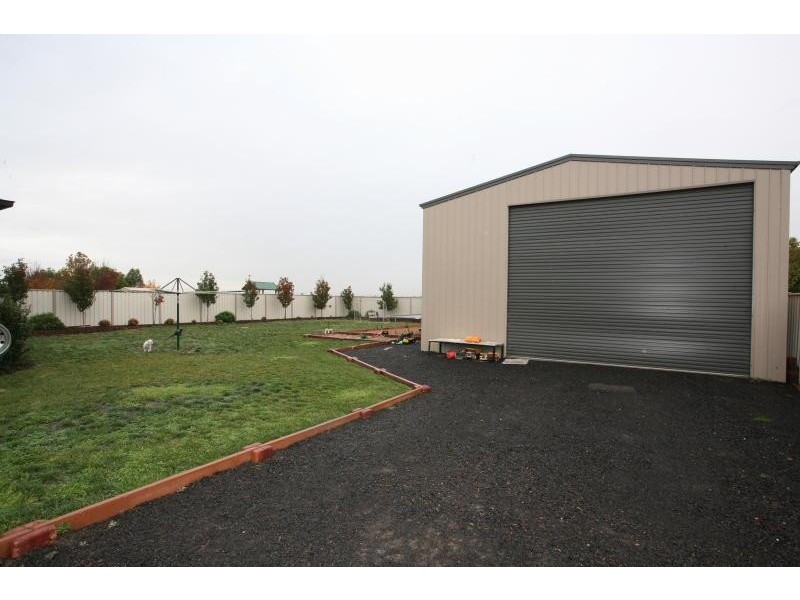 42 Caradon Drive, Truganina VIC 3029