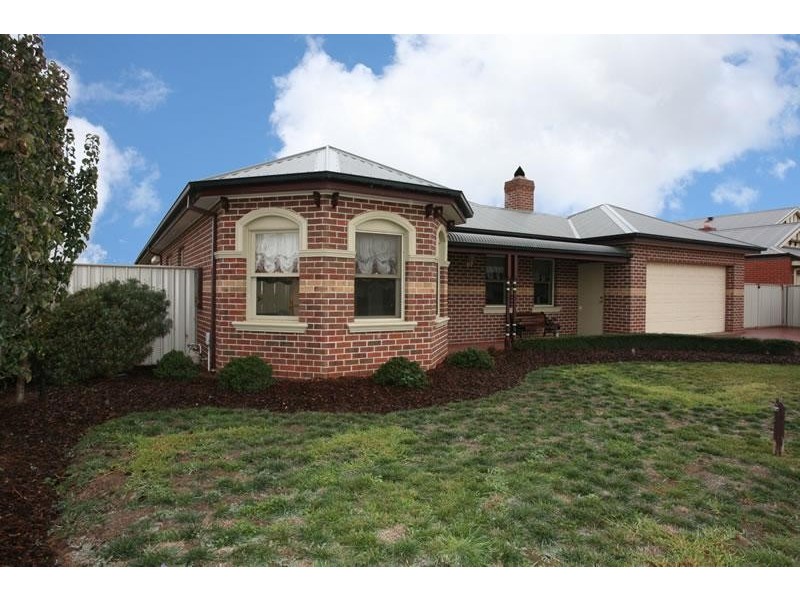 42 Caradon Drive, Truganina VIC 3029