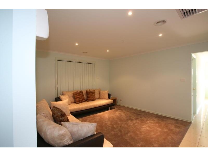 27 Solander Grove, Tarneit VIC 3029