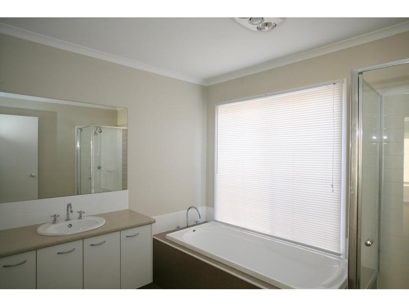 25 Emperor Parade, Tarneit VIC 3029