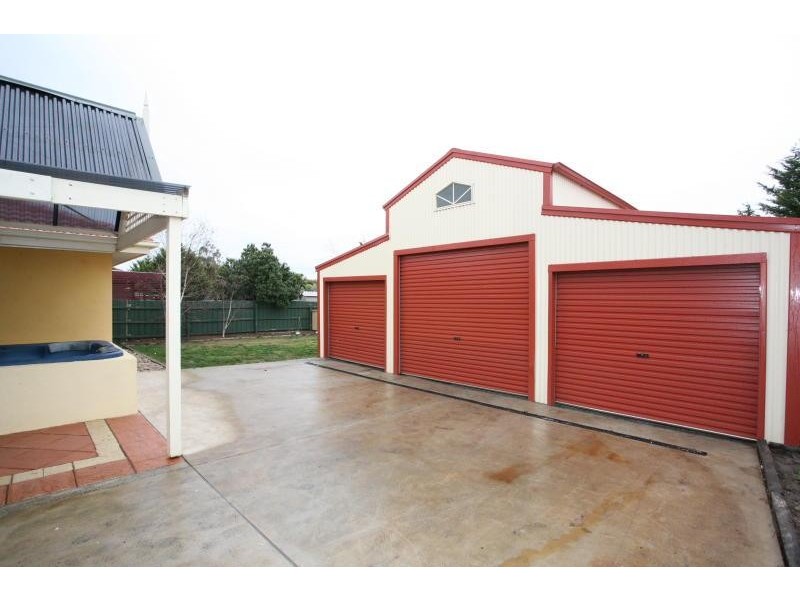 203 Hogans Road, Hoppers Crossing VIC 3029