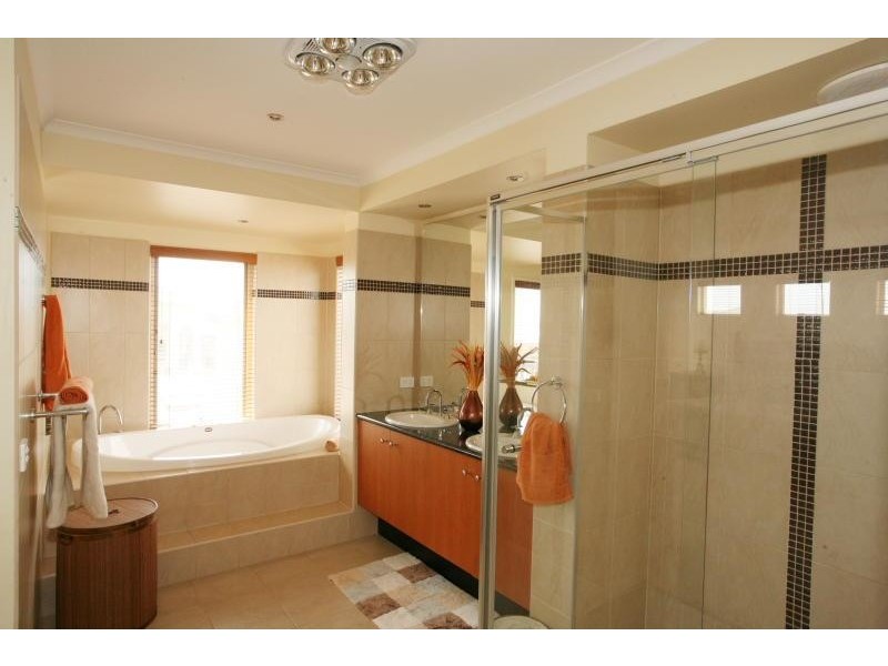 44 Caradon Drive, Truganina VIC 3029