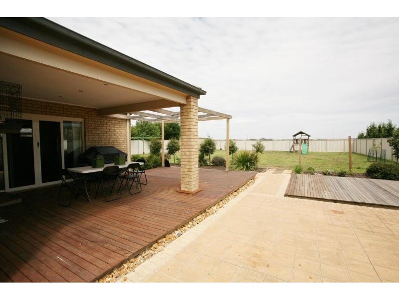 44 Caradon Drive, Truganina VIC 3029