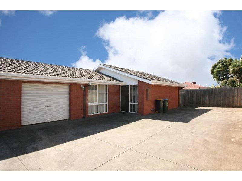 2/13 Moffatt Crescent, Hoppers Crossing VIC 3029