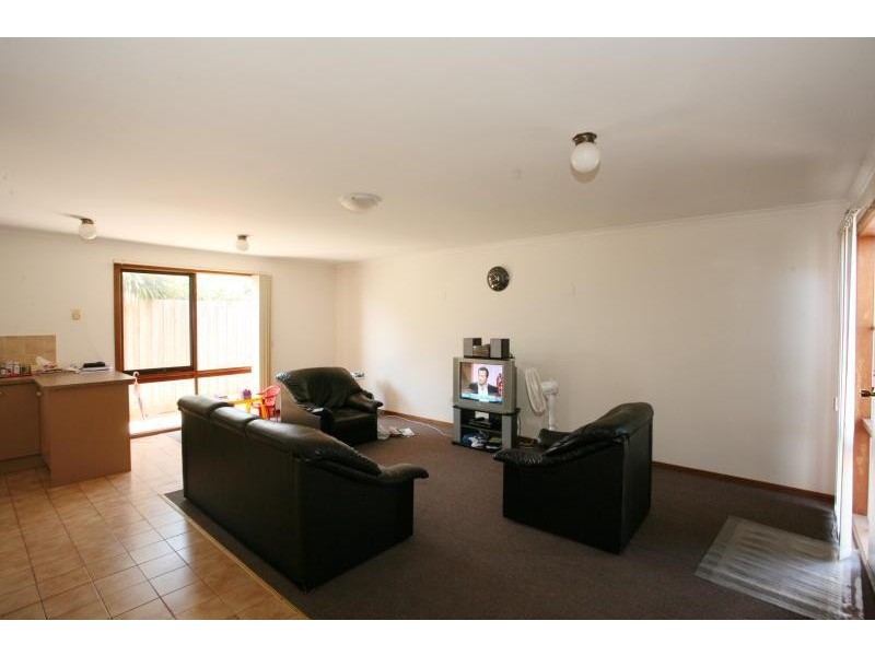 2/13 Moffatt Crescent, Hoppers Crossing VIC 3029