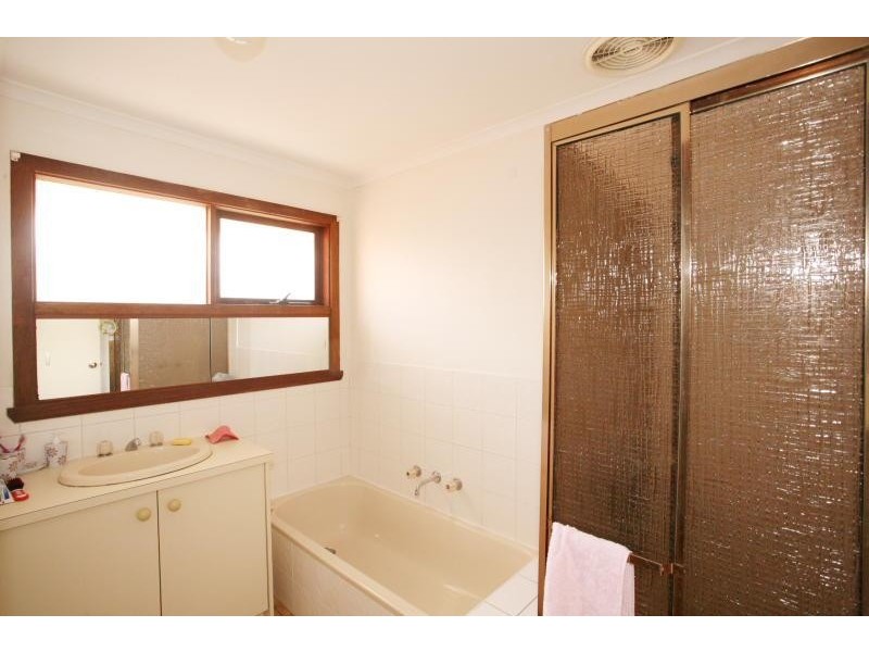 2/13 Moffatt Crescent, Hoppers Crossing VIC 3029