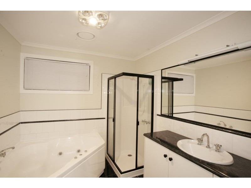 2 Saddington Avenue, Hoppers Crossing VIC 3029