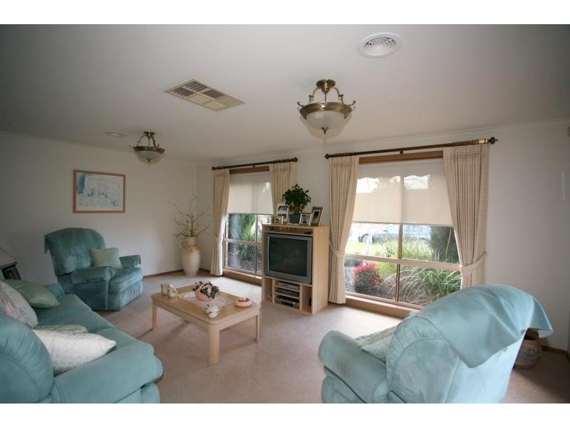 40 Wildflower Crescent, Hoppers Crossing VIC 3029