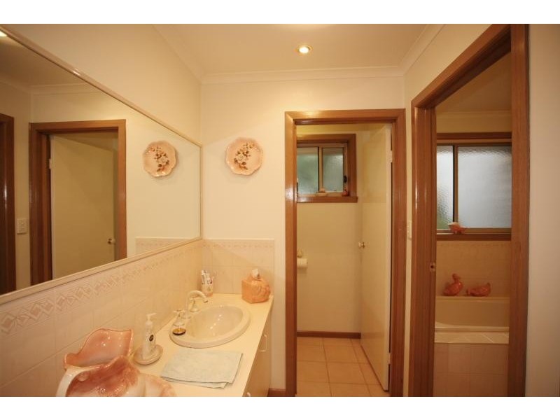 40 Wildflower Crescent, Hoppers Crossing VIC 3029
