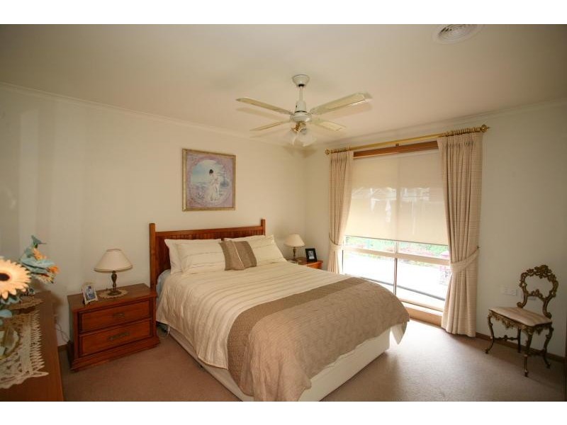 40 Wildflower Crescent, Hoppers Crossing VIC 3029