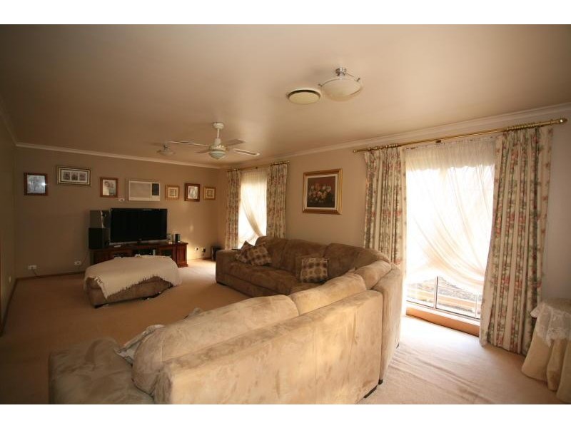 4 Michelle Court, Hoppers Crossing VIC 3029