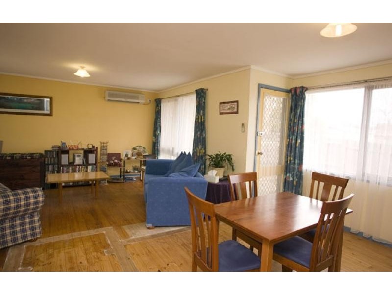 8 DANGAR PLACE, Charnwood ACT 2615