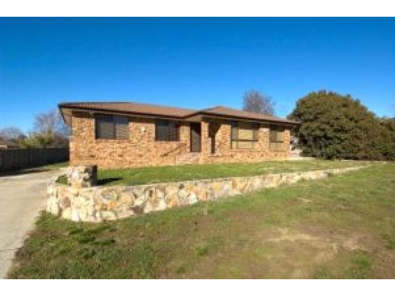 24 HERRON CRESCENT, Latham ACT 2615