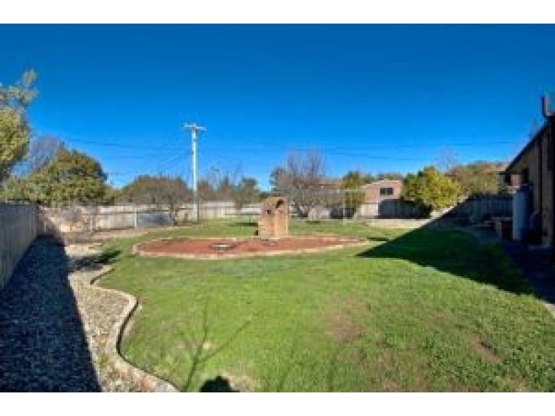 24 HERRON CRESCENT, Latham ACT 2615