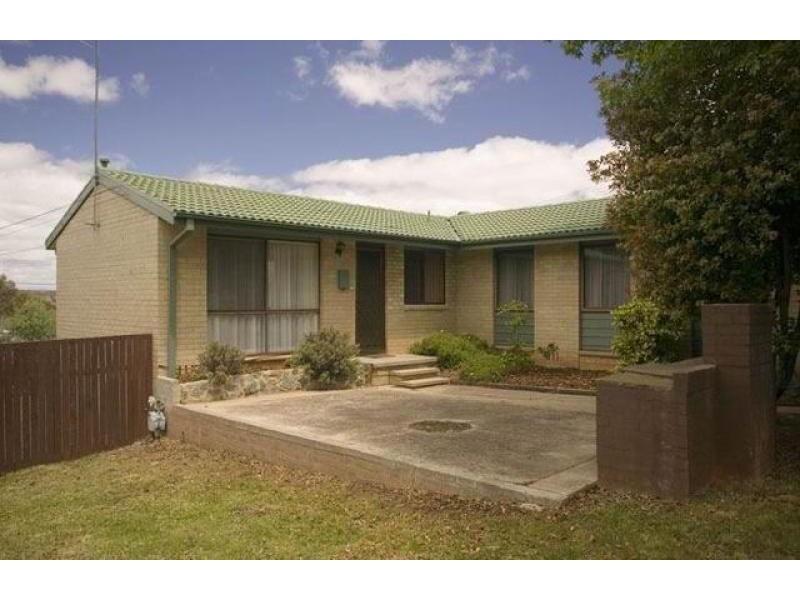 8 WAYAL PLACE, Giralang ACT 2617