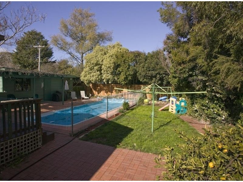 4 REUTHER STREET, Flynn ACT 2615