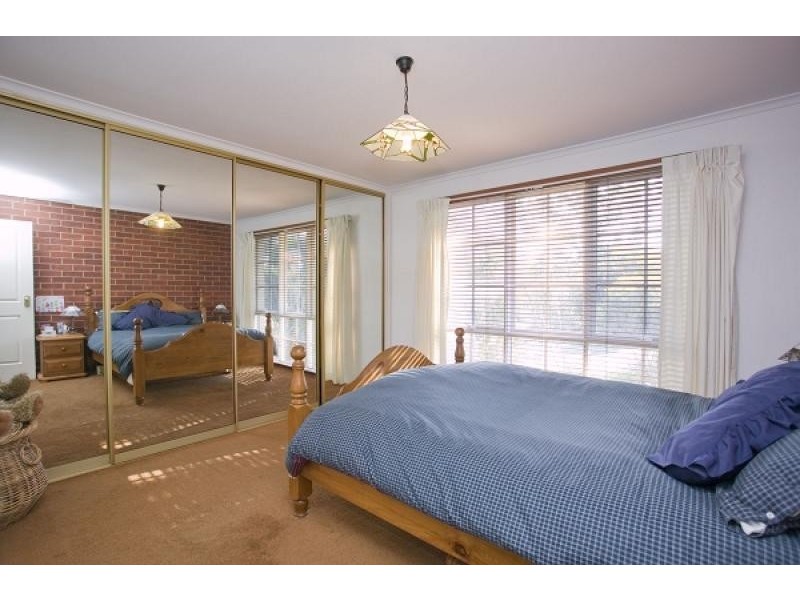 4 REUTHER STREET, Flynn ACT 2615