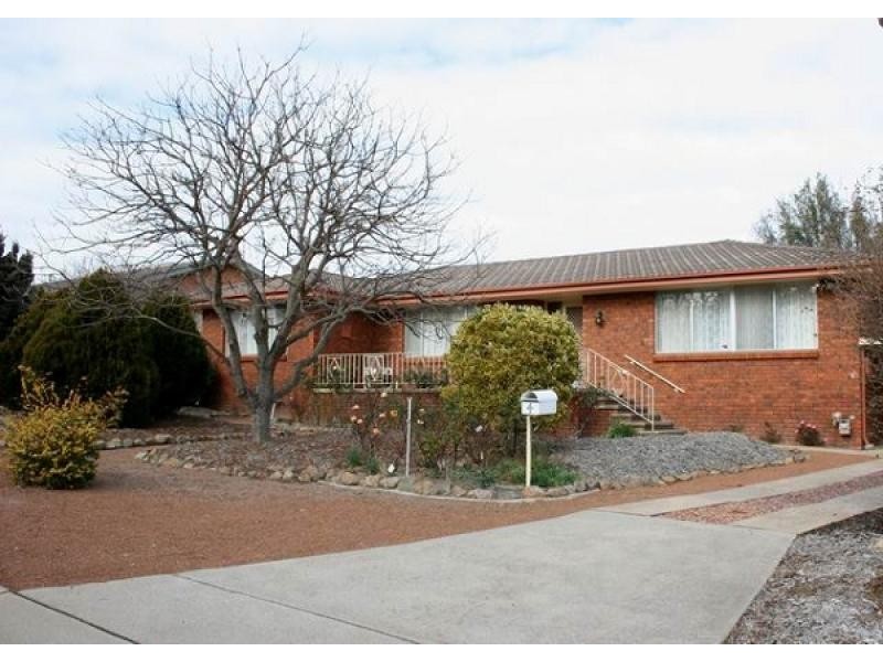4 CLEMENT PLACE, Macgregor ACT 2615